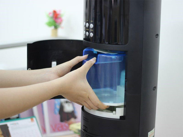 Hướng dẫn vệ sinh và bổ sung nước cho quạt hơi nước hình 15