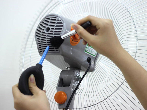 Cách vệ sinh quạt đứng hinh 10