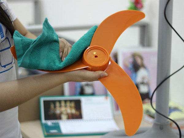 Cách vệ sinh quạt đứng hình 6
