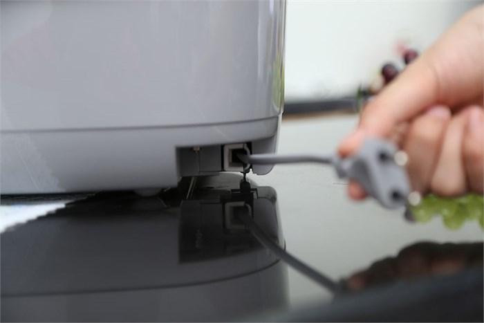 Dây điện có thể rút vào thân nồi của Nồi cơm điện Sharp KS-COM19V-G 1.8 lít