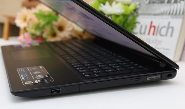 Thiết kế mảnh, gọn của Asus P550LD