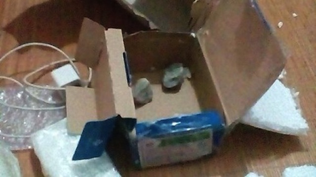 Gói bưu kiện kỳ dị