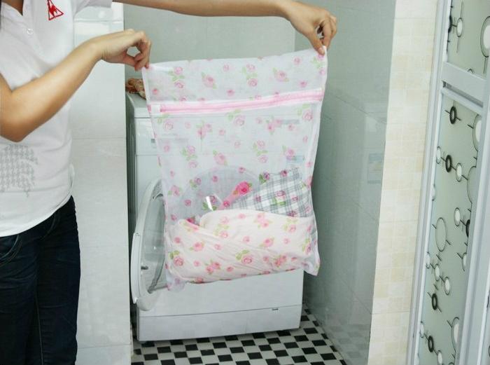 Nên cho đồ lót vào túi giặt Nên cho đồ lót vào túi giặt