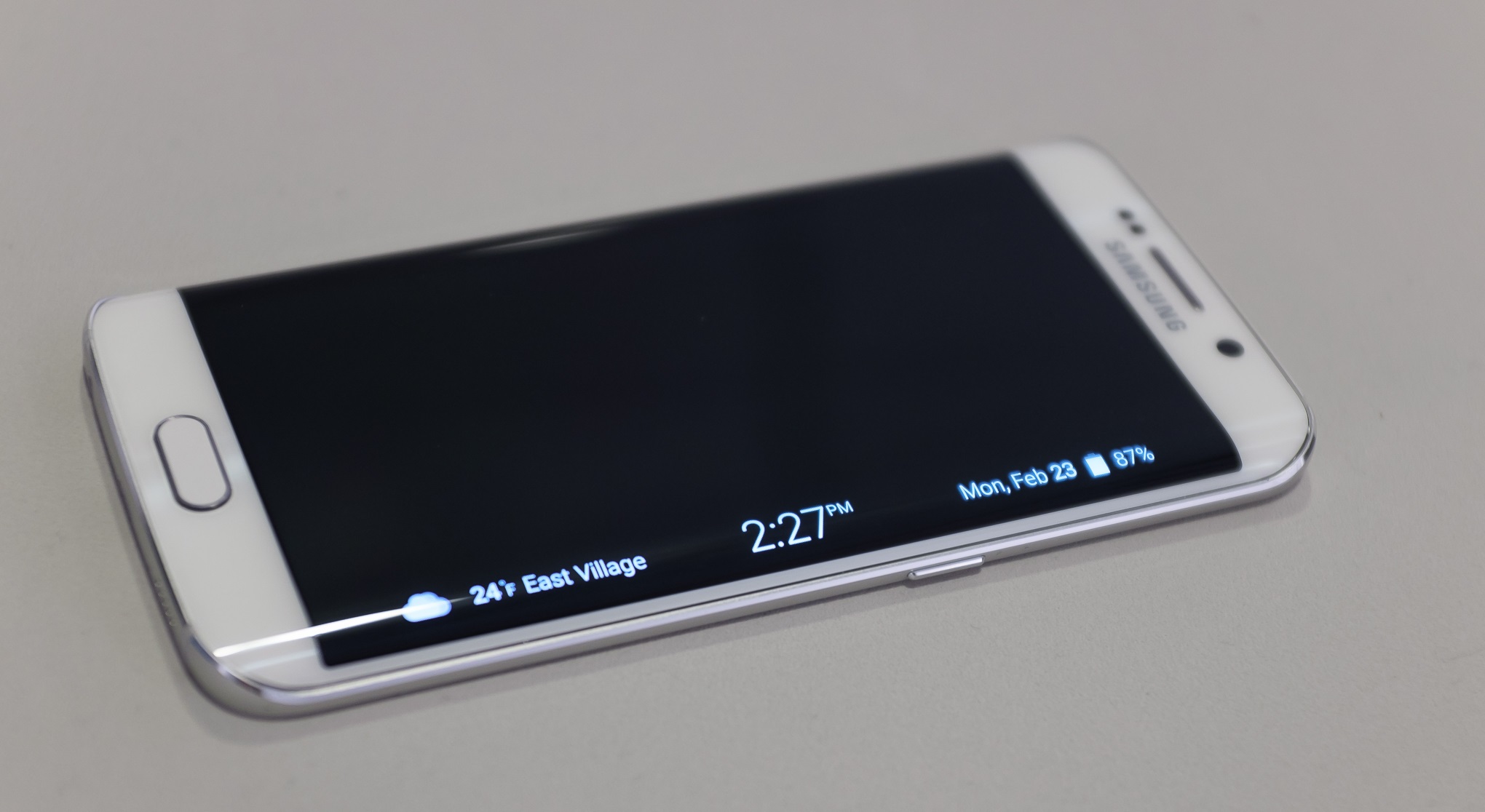 Đánh giá phần màn hình cong của Galaxy S6 Edge S6-edge-dong-ho