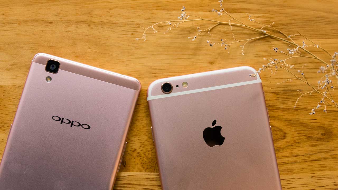 OPPO R7s và iPhone 6s Plus màu vàng hồng cùng nhau khoe dáng
