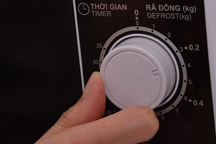 Điều chỉnh thời gian rã đông tương ứng với khối lượng thực phẩm Điều chỉnh thời gian rã đông tương ứng với khối lượng thực phẩm