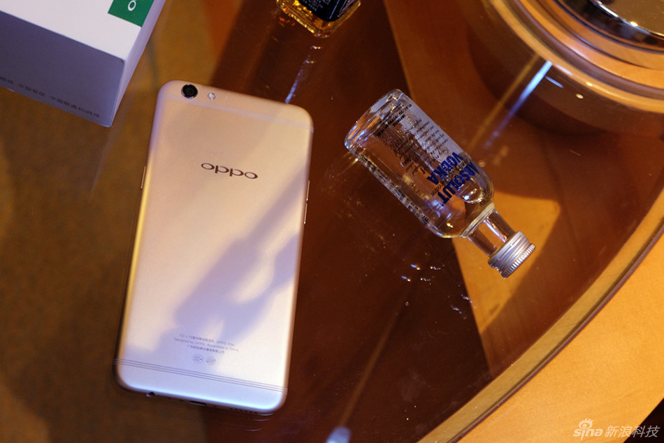 Cận cảnh OPPO R9s camera 16/16MP, dải ăng ten mới - ảnh 8 Cận cảnh OPPO R9s camera 16/16MP, dải ăng ten mới - ảnh 8