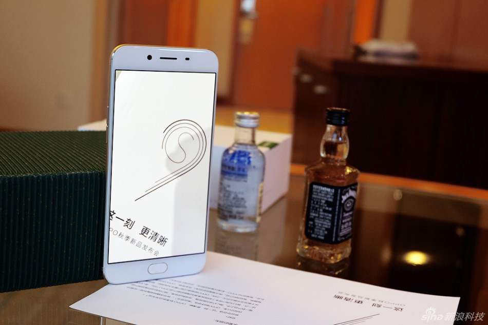 Cận cảnh OPPO R9s camera 16/16MP, dải ăng ten mới - ảnh 4 Cận cảnh OPPO R9s camera 16/16MP, dải ăng ten mới - ảnh 4