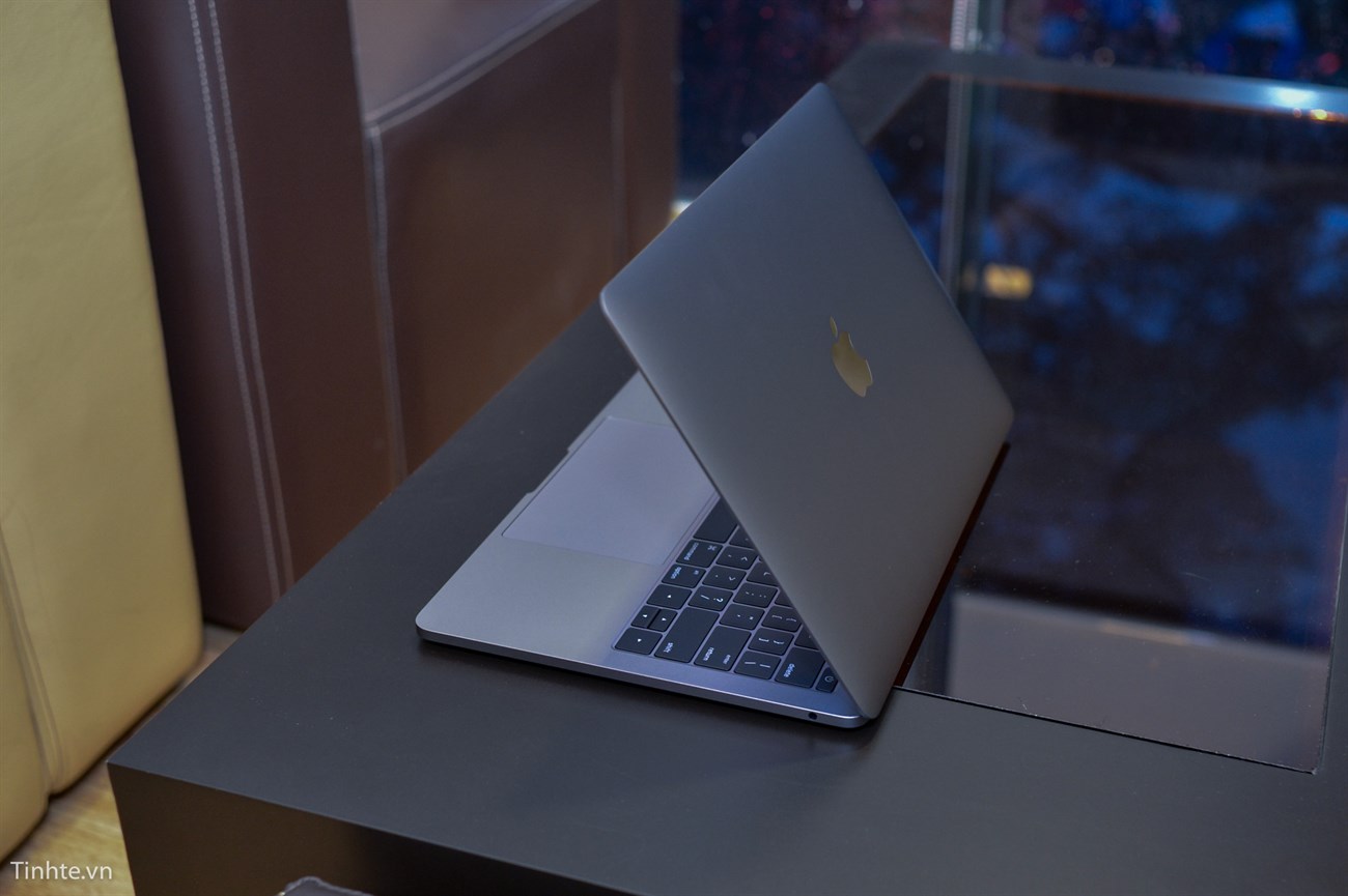 apple_1 Cận cảnh Macbook Pro 13 inch 2016: Quyến rũ khó cưỡng