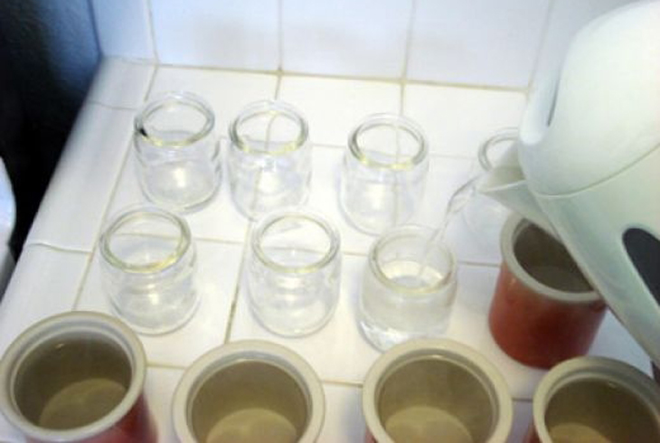 Khử trùng hũ đựng sữa chua