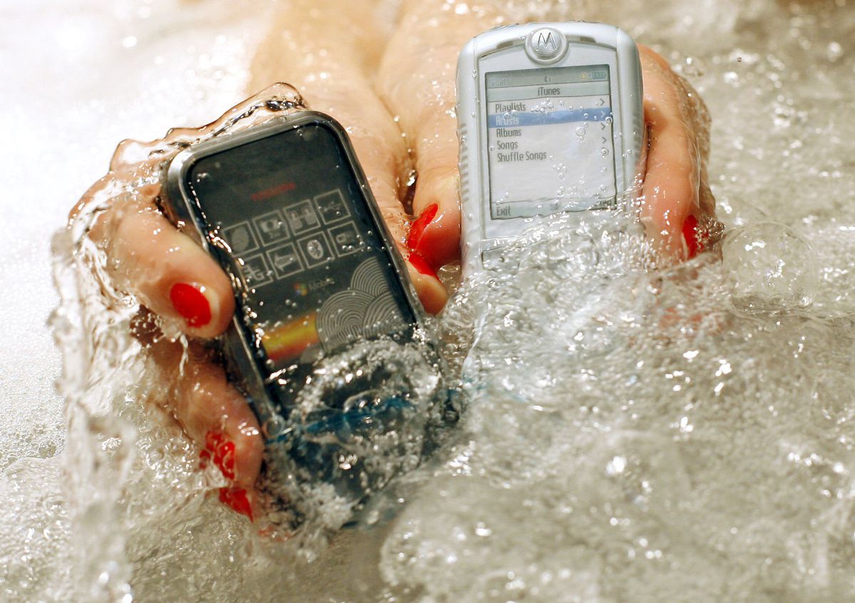 Đây là nguyên nhân vì sao hầu hết smartphone tại Nhật đều phải chống nước