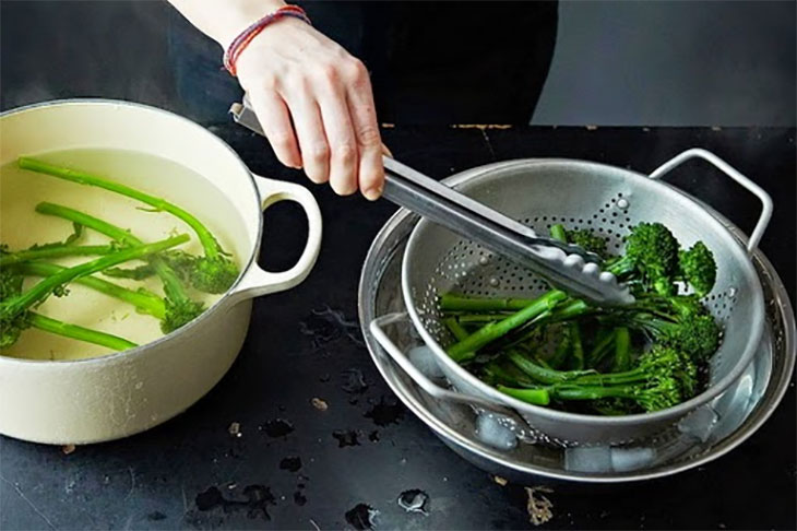 4 sai lầm khi luộc rau làm mất đi chất dinh dưỡng 4 sai lầm khi luộc rau làm mất đi chất dinh dưỡng