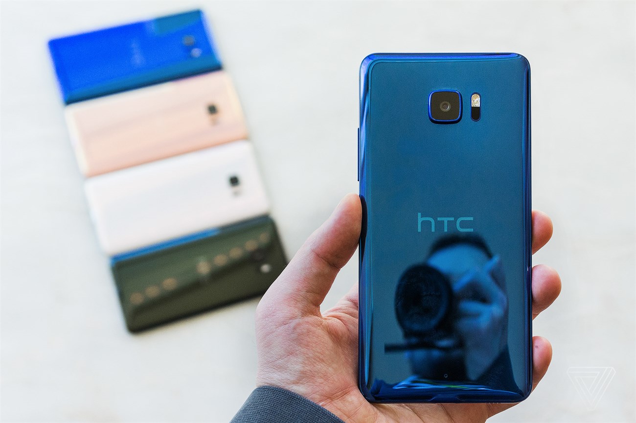 Trên tay HTC U Ultra: Kỷ nguyên mới của HTC
