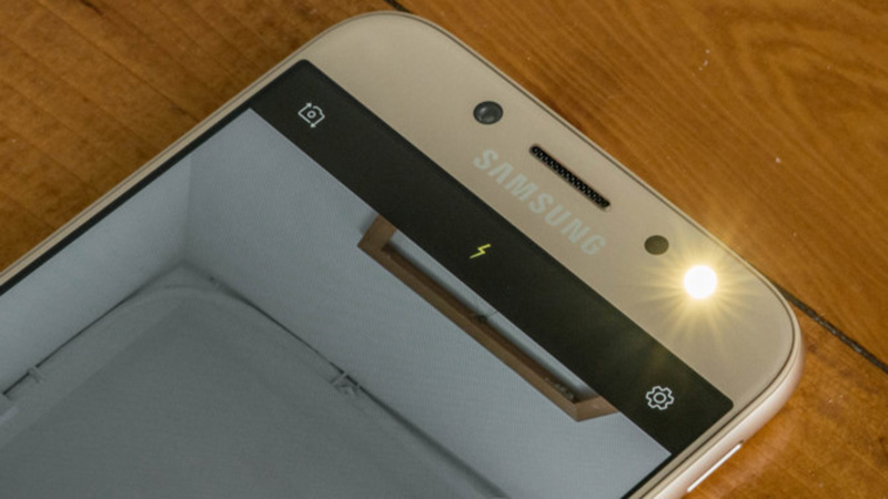 Galaxy J7 Pro có camera ổn Galaxy J7 Pro có camera ổn