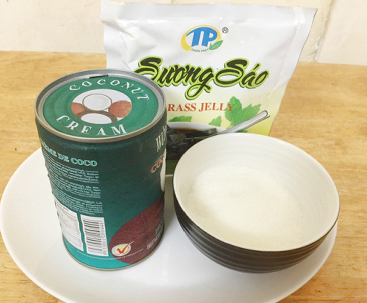 Cách nấu nước dừa sương sáo giải nhiệt cho ngày hè oi bức