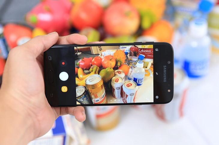 Mở hộp trên tay Samsung Galaxy J7 Pro, soái ca mới của phân khúc phổ thông Mở hộp trên tay Samsung Galaxy J7 Pro, soái ca mới của phân khúc phổ thông