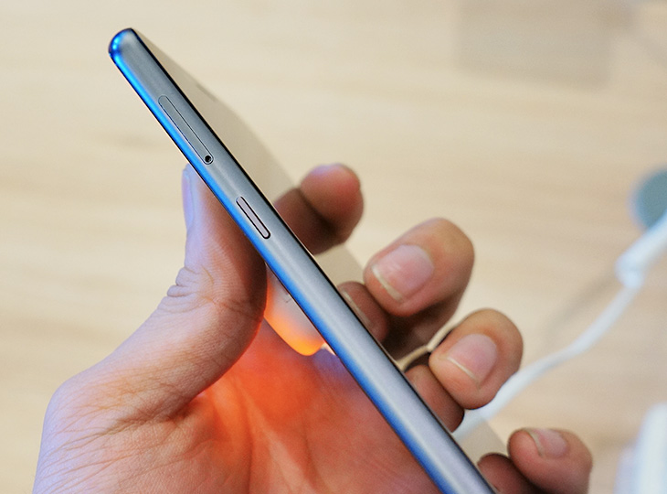 Trên tay Bphone 2017 khung kim loại, 2 mặt kính, giá 9.78 triệu