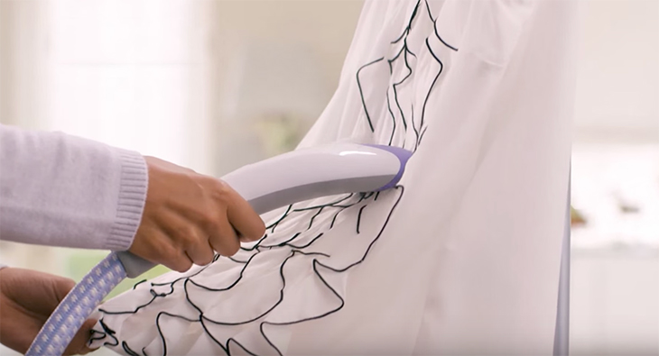 Bàn ủi hơi nước đứng là gì?