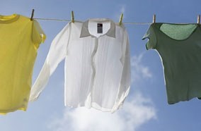 Giặt sạch quần áo bằng tấm nệm bọt xà phòng