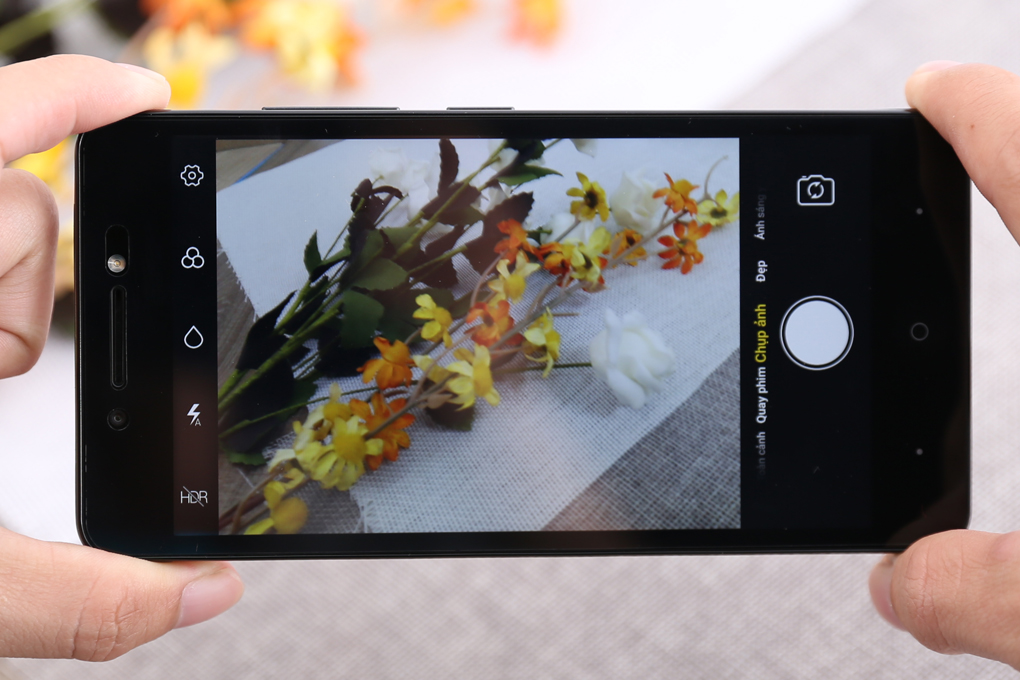Camera 8 MP có đèn LED kép Camera 8 MP có đèn LED kép
