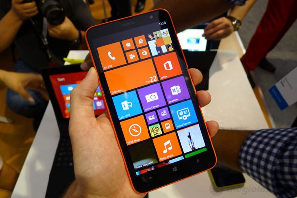 Giao diện quen thuộc của Windows Phone 8 trên Lumia 1320
