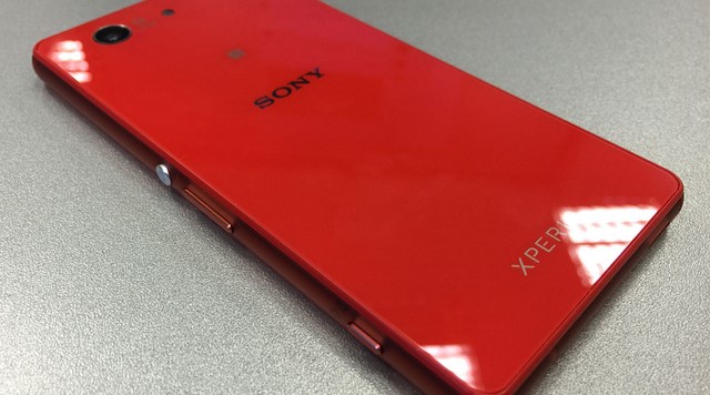 Sony Xperia Z3 Compact sở hữu bề dày 8.6mm, trọng lượng 129gr gọn nhẹ, tinh tế mà không kém phần sang trọng, lịch lãm