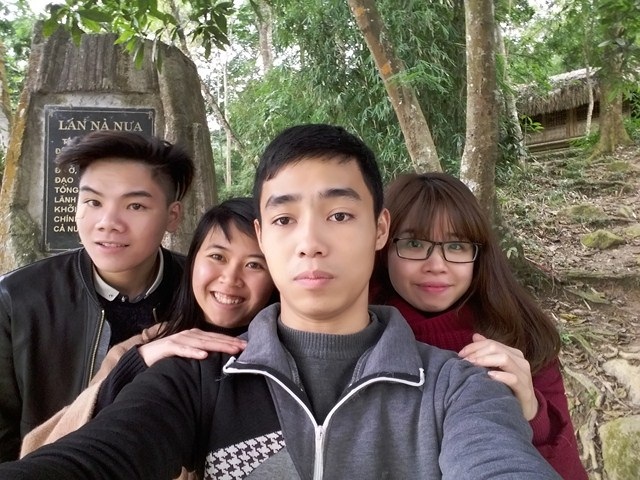 Camera trước góc rộng mang đến những bức ảnh nhiều không gian hơn (Ảnh: Nguyễn Văn Binh) Camera trước góc rộng mang đến những bức ảnh nhiều không gian hơn (Ảnh: Nguyễn Văn Binh)