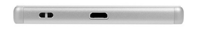 Cạnh dưới có cổng microUSB và một khoen nhỏ để xỏ dây đeo tay Cạnh dưới có cổng microUSB và một khoen nhỏ để xỏ dây đeo tay