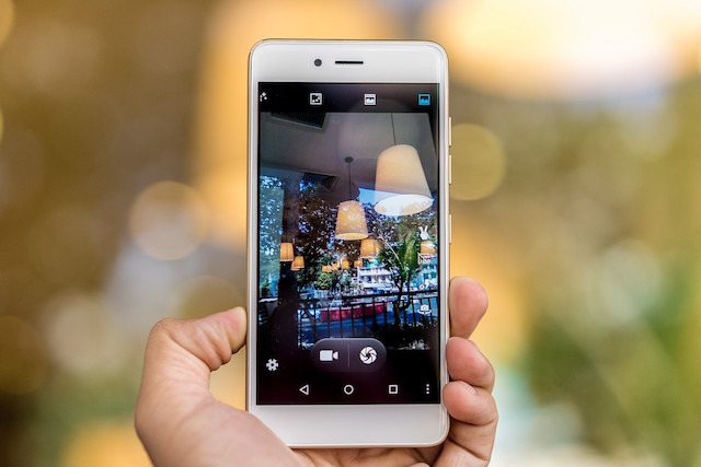 Giao diện camera đơn giản và dễ sử dụng Giao diện camera đơn giản và dễ sử dụng