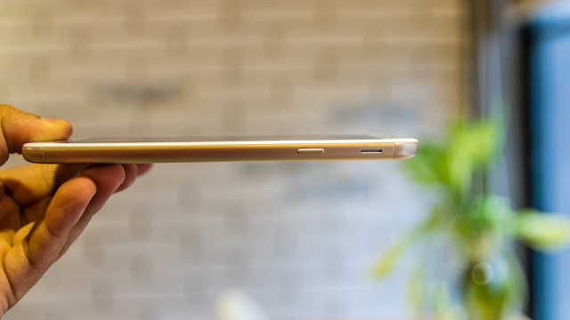 J7 Prime sở hữu độ mỏng khá ấn tượng với chỉ 8.1 mm J7 Prime sở hữu độ mỏng khá ấn tượng với chỉ 8.1 mm