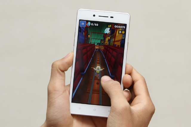 OPPO Neo 7s - Cấu hình tốt giúp máy chơi game, lướt web ổn định OPPO Neo 7s - Cấu hình tốt giúp máy chơi game, lướt web ổn định