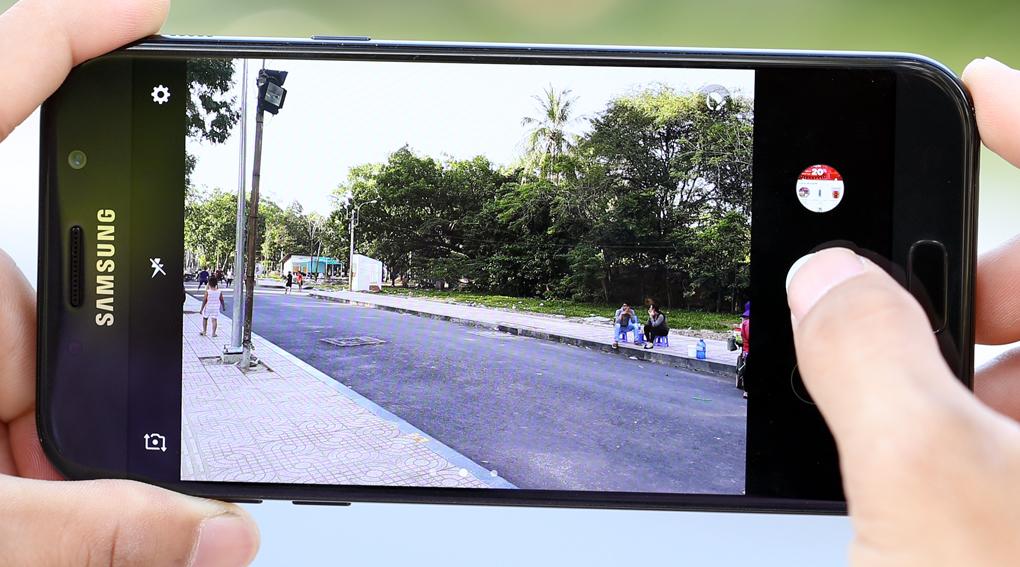 Camera với nhiều tính năng tuyệt vời Camera với nhiều tính năng tuyệt vời
