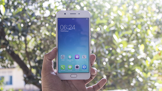 Màn hình lớn, hiển thị tốt mặc dù chỉ dừng lại ở mức HD Màn hình lớn, hiển thị tốt mặc dù chỉ dừng lại ở mức HD