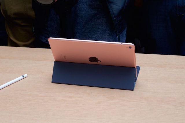 Hay smart keyboard Apple rất tiện dụng Hay smart keyboard Apple rất tiện dụng