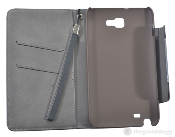 Dễ dàng thay thế ốp lưng Galaxy Note khi cần