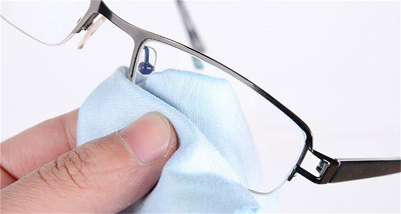 Hướng dẫn cách lau mắt kính đúng cách, sạch và đơn giản tại nhà